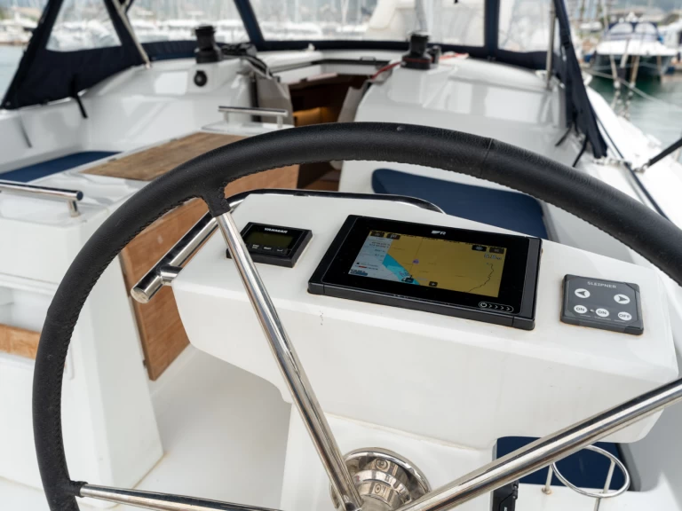 Pronajmout Plachetnice se skipperem či ne Bénéteau v Salerno