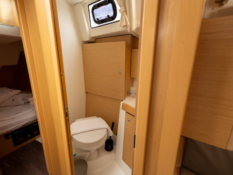 Pronajmout si Bénéteau Oceanis 38.1 v Salerno