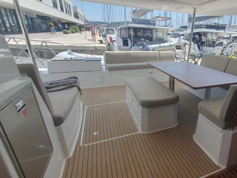 Pronajmout Katamarán se skipperem či ne Fountaine Pajot v Donji Seget