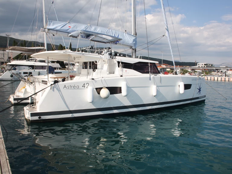 Pronájem jachty v Donji Seget -Fountaine Pajot Astrea 42 na Samboatu