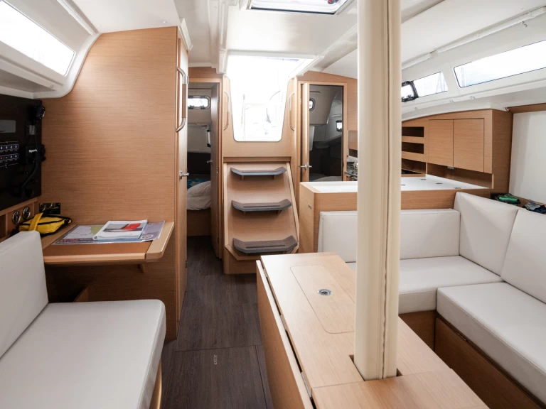 Pronajmout Plachetnice se skipperem či ne Jeanneau v Castiglioncello