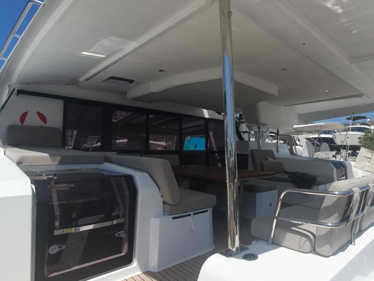 Fountaine Pajot Aura 51 jednotlivci a charterové společnosti v Donji Seget