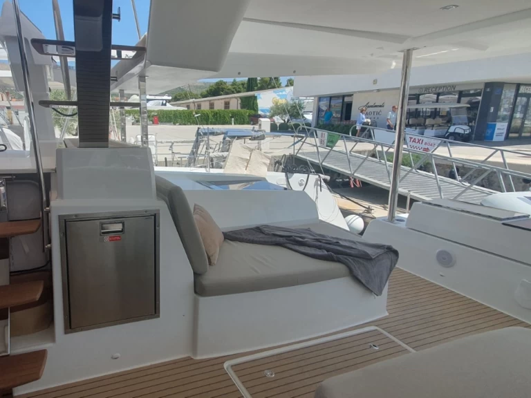 Pronajmout si Fountaine Pajot Aura 51 v Donji Seget