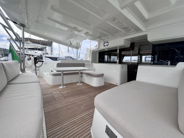 Pronájem jachty v Capo d'Orlando -Lagoon Lagoon 46 na Samboatu