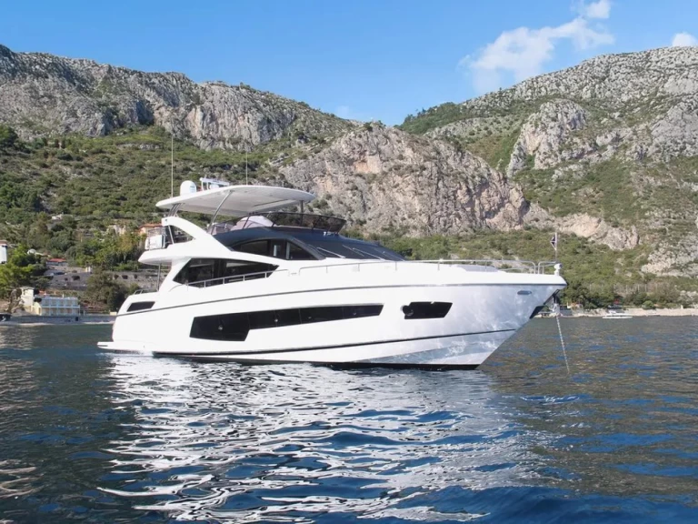Pronajmout si Sunseeker Sunseeker 75 Yacht v Donji Seget