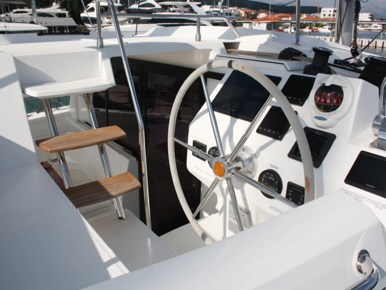 Pronajmout si Fountaine Pajot Astrea 42 v Donji Seget