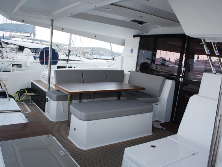 Pronajmout si Fountaine Pajot Astrea 42 v Donji Seget