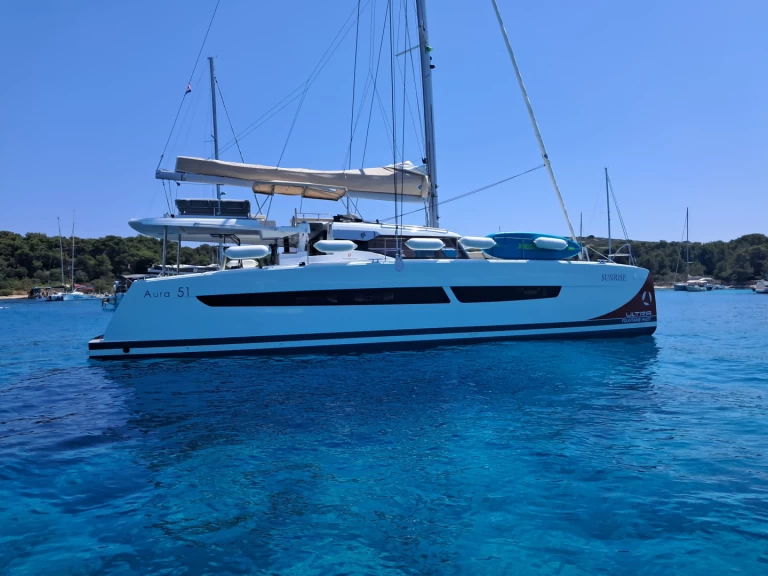Pronajmout si Fountaine Pajot Aura 51 v Donji Seget