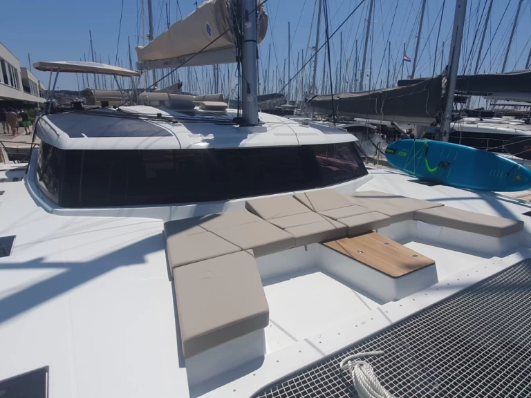 Pronajmout Katamarán se skipperem či ne Fountaine Pajot v Donji Seget