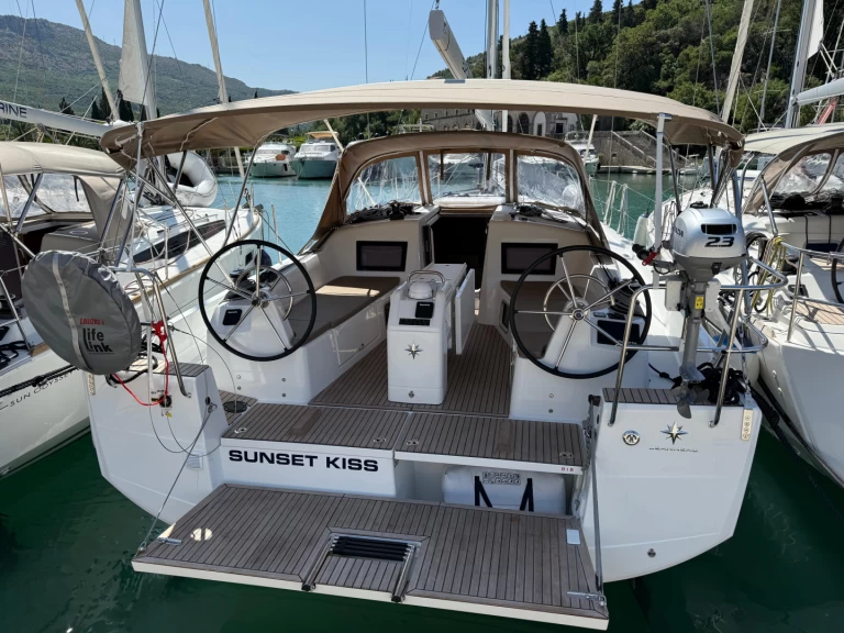 Pronajmout si Jeanneau Sun Odyssey 410 v Komolac