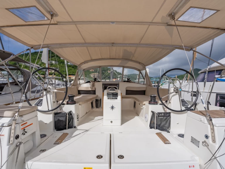 Pronajmout si Jeanneau Sun Odyssey 490 v Road Town