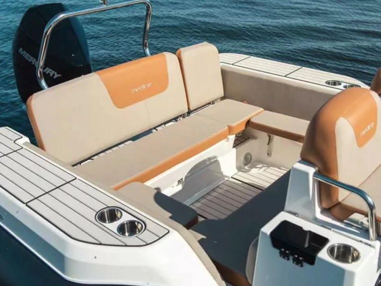 Zodiac ZODIAC MEDLINE 7.5 jednotlivci a charterové společnosti v La Rochelle