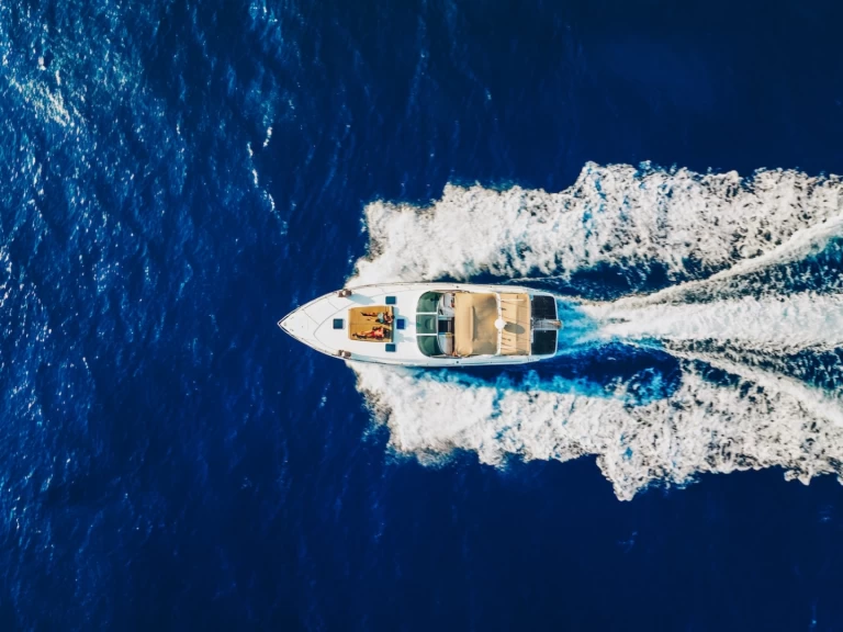 Pronájem Motorová loď Cranchi s licencí