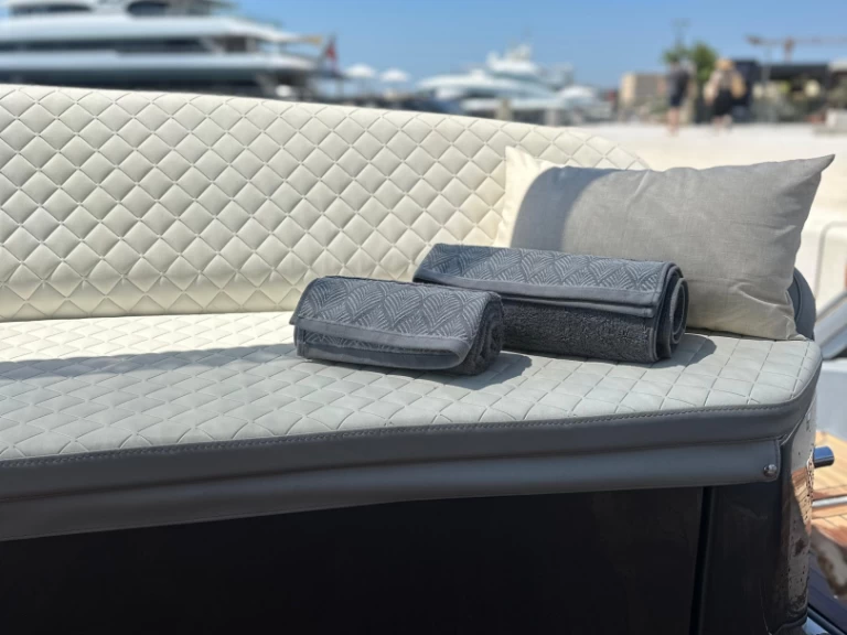 Pronájem lodi Pearl Sea 56 v Split na Samboatu