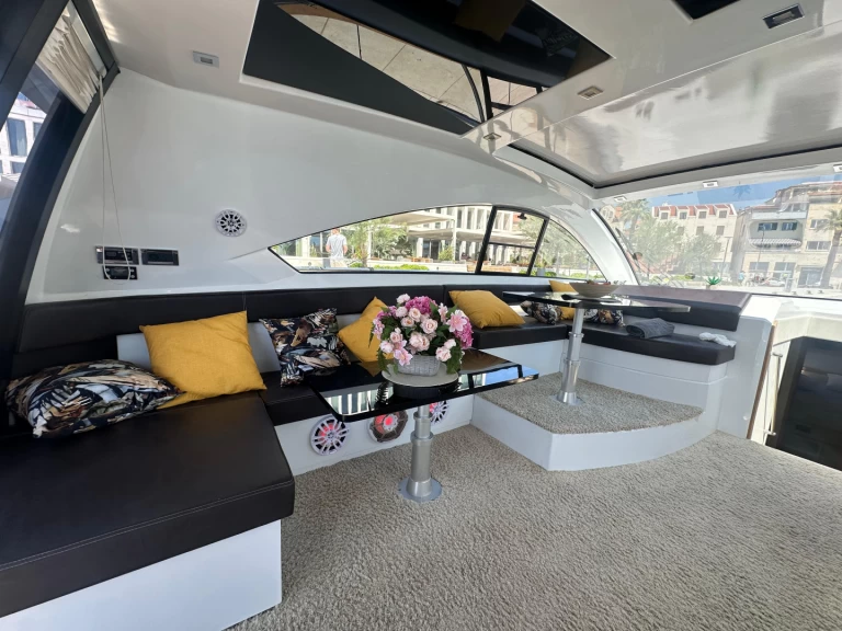 Pronajmout Motorová loď se skipperem či ne Pearl Sea v Split