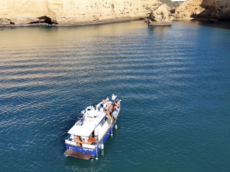 Pronájem Motorová loď Yate Cantiere Navale s licencí