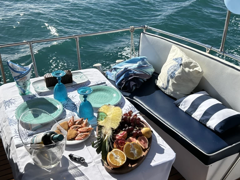 Motorová loď k pronájmu v Portimão za nejlepší cenu