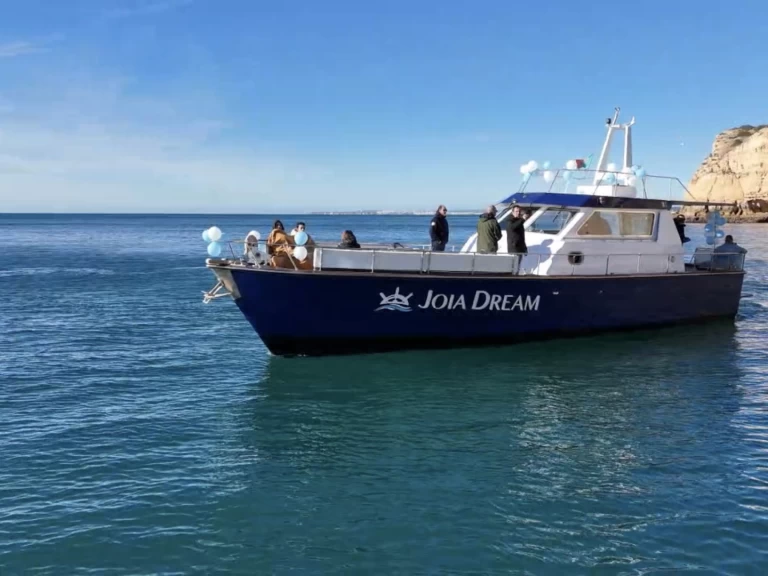 Yate Cantiere Navale Yate Sciallino jednotlivci a charterové společnosti v Portimão