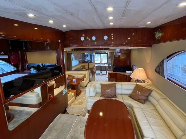 Pronájem Jachta costom made s licencí