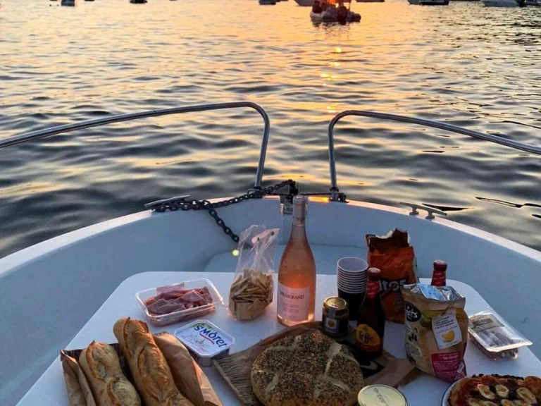 Motorová loď k pronájmu v Palavas-les-Flots za nejlepší cenu