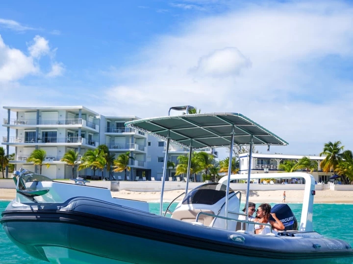 Pronájem Polotuhá loď v Simpson Bay Yacht Club Marina -Rib 760