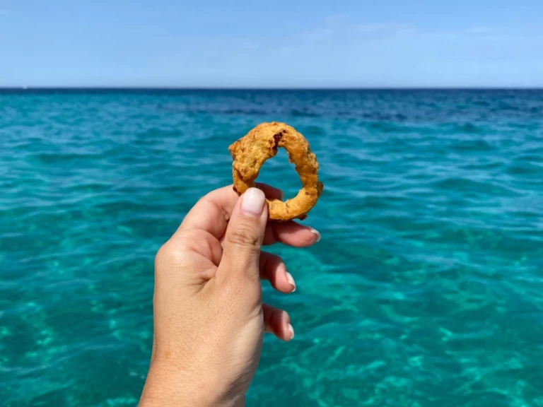 Polotuhá loď k pronájmu v Porto Cesareo (Port) za nejlepší cenu