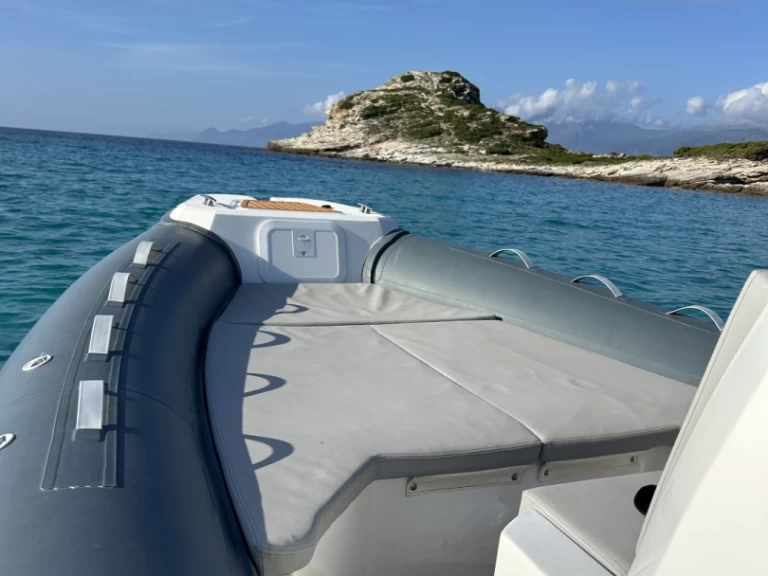 Pronájem Polotuhá loď FANALE MARINE s licencí