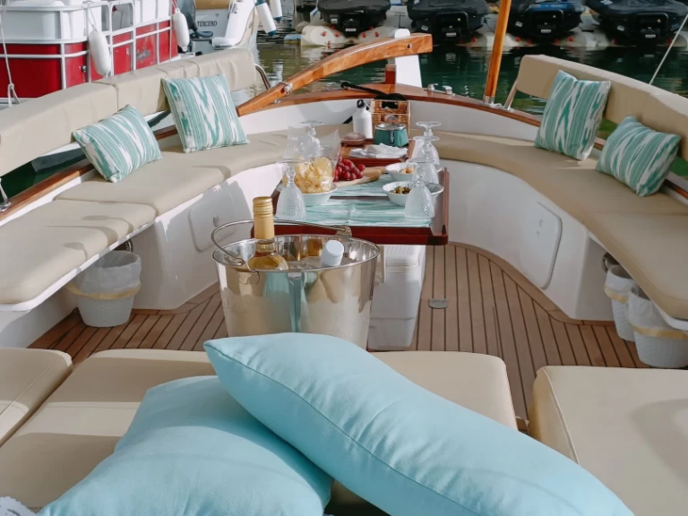 Medvolt Marine MedVolt M7 jednotlivci a charterové společnosti v Portals Nous