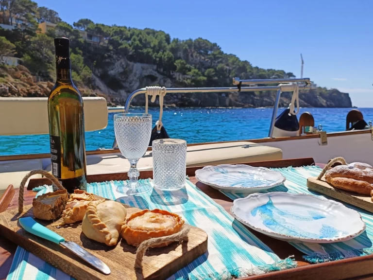 Pronájem jachty v Portals Nous -Medvolt Marine MedVolt M7 na Samboatu