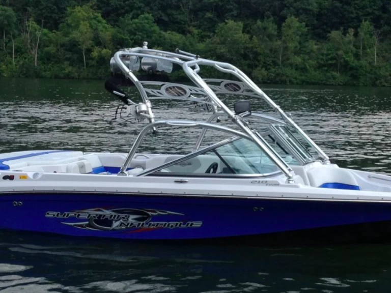Pronajmout si Nautique Correct Craft Competition Ski Boat 2001 v Sevrier