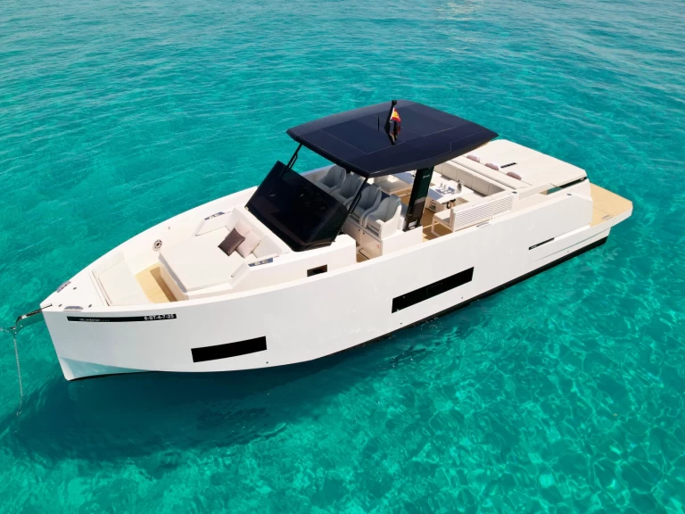 Motorová loď k pronájmu v Ibiza Town za nejlepší cenu