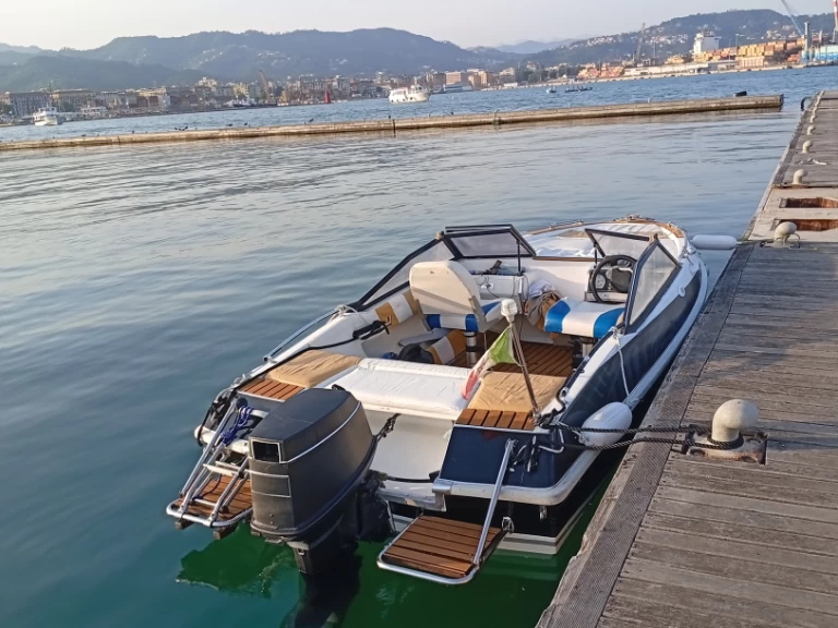 hellas pegasus + selva xrs 40 HP Pegasus jednotlivci a charterové společnosti v Porto Mirabello