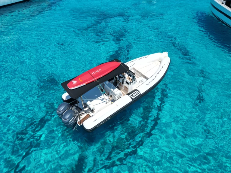 Pronájem Polotuhá loď Almarine s licencí