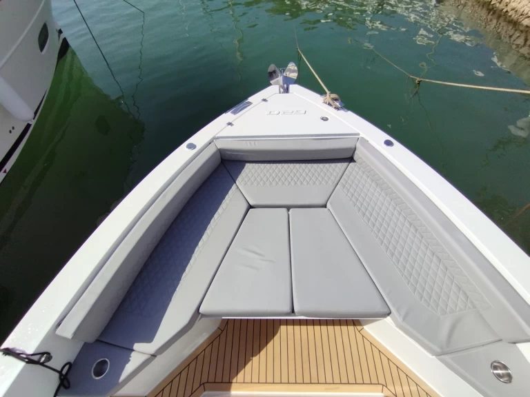 Pronajmout si DE ANTONIO Yachts D29 Open v Mahon