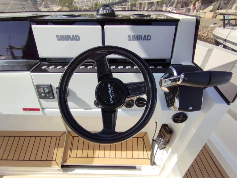 Pronájem lodi DE ANTONIO Yachts D29 Open v Mahon na Samboatu