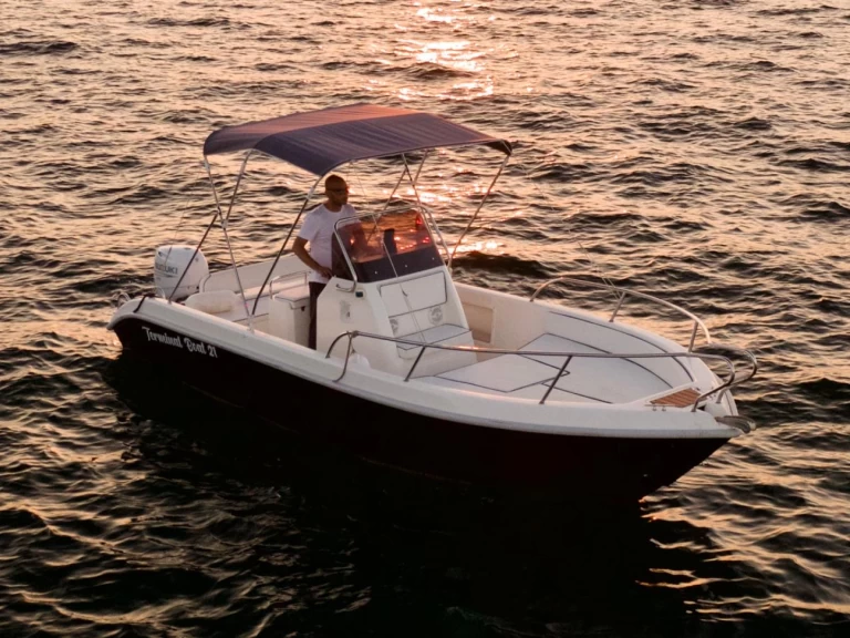 Pronajmout Motorová loď se skipperem či ne Terminal Boat v Sorrento