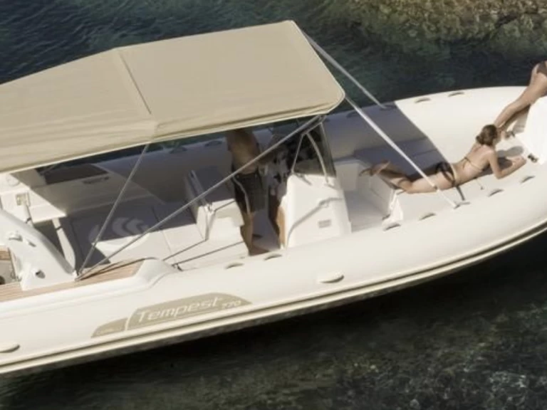 Pronajmout si Capelli Tempest 800 v Arcachon