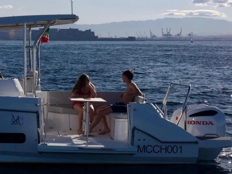 Pronájem Motorová loď v Neapol -Bénéteau Flyer 9