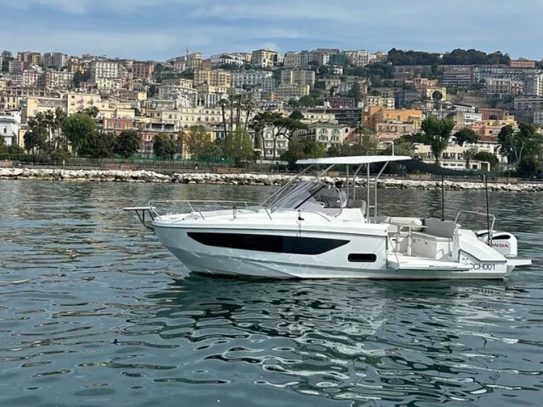 Pronájem Motorová loď Bénéteau s licencí