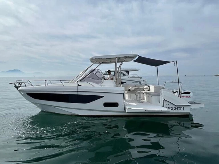 Motorová loď k pronájmu v Neapol za nejlepší cenu