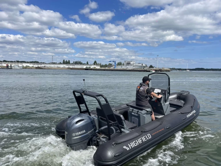 Pronájem Polotuhá loď Highfield s licencí