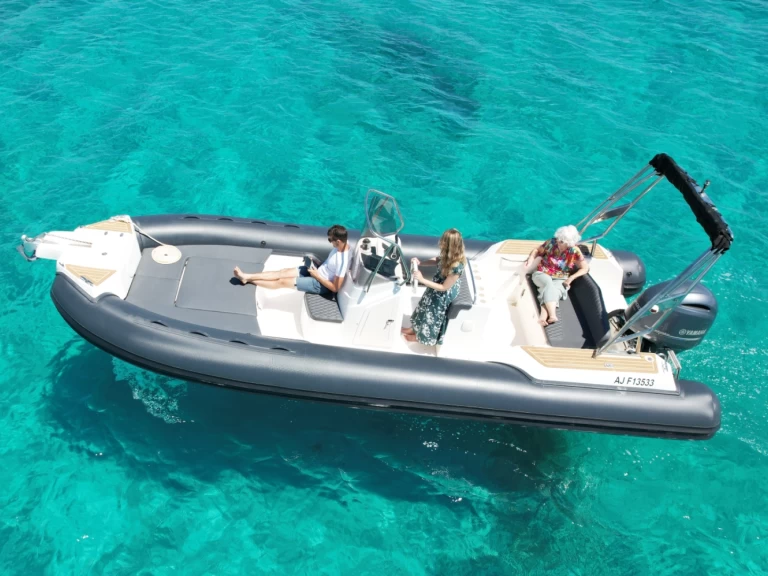 Pronajmout si Capelli Tempest 700 v Porto-Vecchio