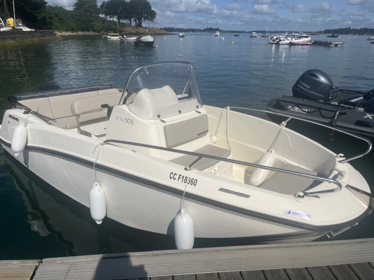 Quicksilver Activ 505 jednotlivci a charterové společnosti v Le Palais