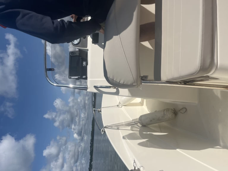 Pronajmout si Quicksilver Activ 505 v Le Palais