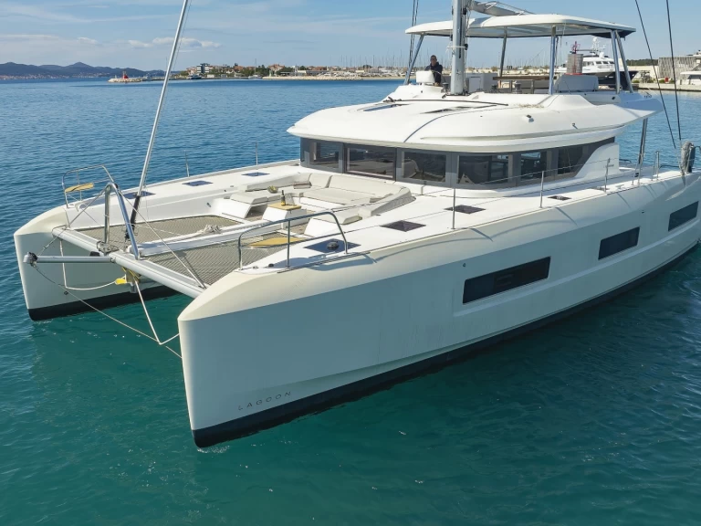 Lagoon Lagoon 55_5 Cabins jednotlivci a charterové společnosti v Sukošan