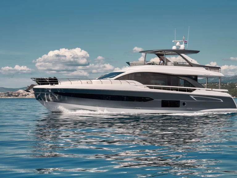 Pronájem jachty v Podstrana -Azimut Azimut 78 Fly - 4 + 1 cab. na Samboatu