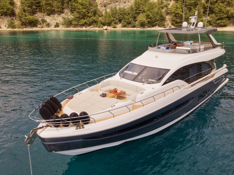 Azimut Azimut 78 Fly - 4 + 1 cab. jednotlivci a charterové společnosti v Podstrana