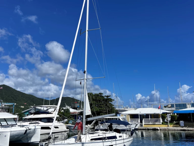 Bavaria Bavaria 37 jednotlivci a charterové společnosti v Road Town