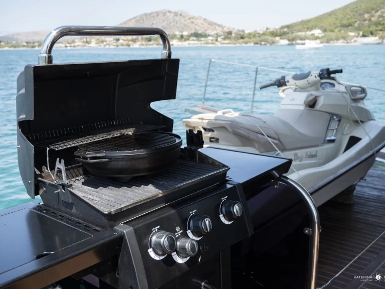 Katamarán k pronájmu v Nea Peramos za nejlepší cenu