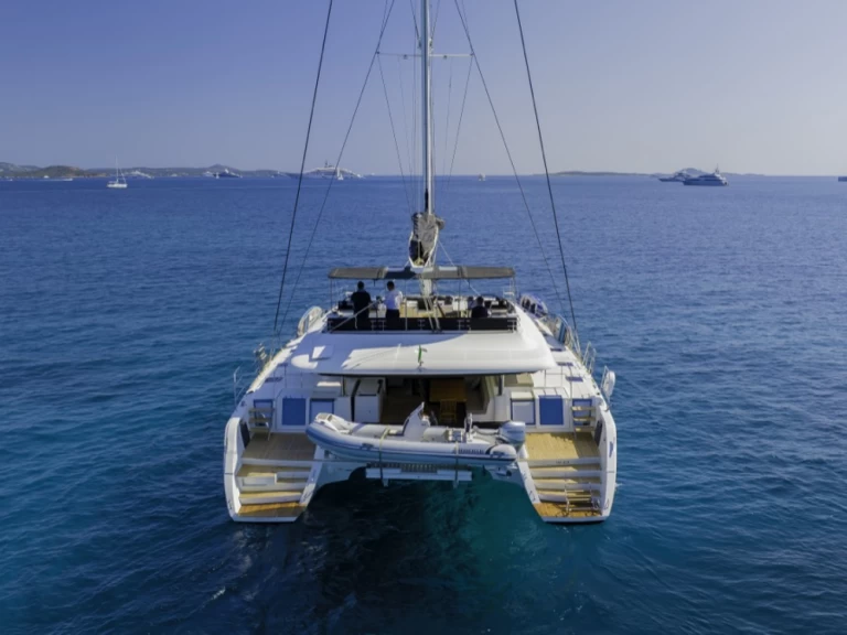 Pronajmout si Lagoon Lagoon 620 v Cugnana Verde